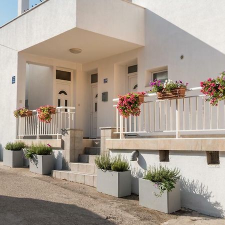 Apartments Galeb Blace Exteriör bild