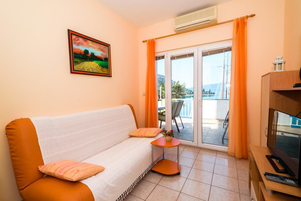 Apartments Galeb Blace Exteriör bild