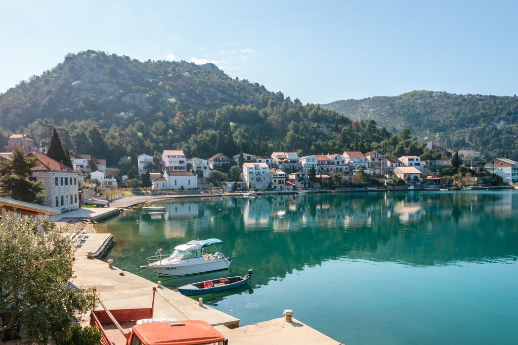Apartments Galeb Blace Exteriör bild