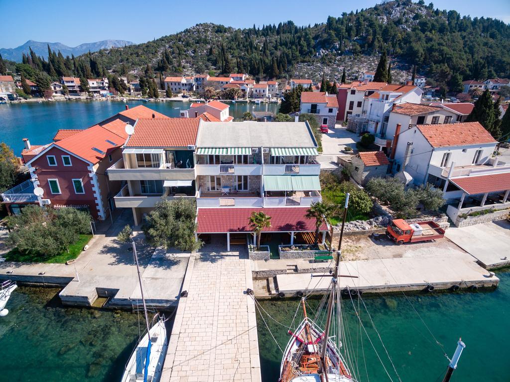 Apartments Galeb Blace Exteriör bild